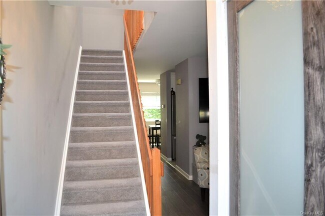 Foto del edificio - 19 Maple Crest Dr