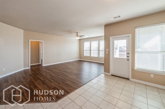 Building Photo - NOW AVAILABLE! - 10420 Talus Dr, Fort Wort...
