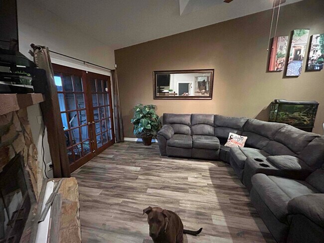 Foto del edificio - 8017 Marseilles Dr