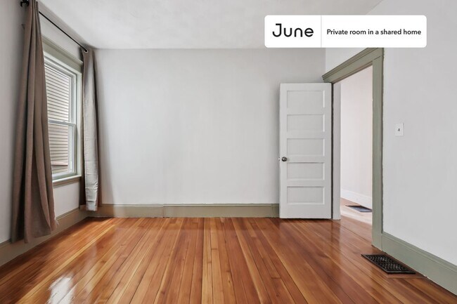 Building Photo - Private bedroom in 4 bed/1 bath Home