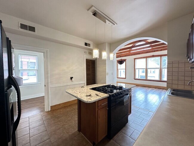 Foto del edificio - 1456 W Augusta Blvd