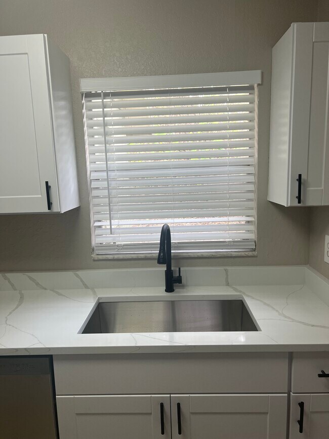 Foto del edificio - 1777 Wentwood Ave