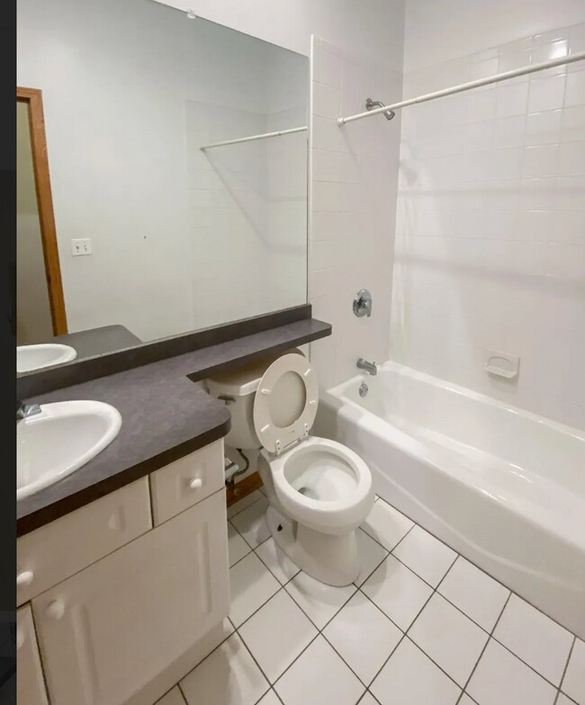 Foto del edificio - 2735 N Wayne Ave