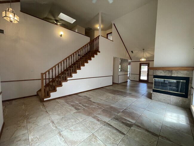 Foto del edificio - 6308 Montano Pointe Rd NW