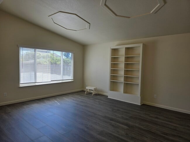 Building Photo - 4611 Harmony Pl