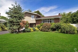 Building Photo - 29 Village Dr