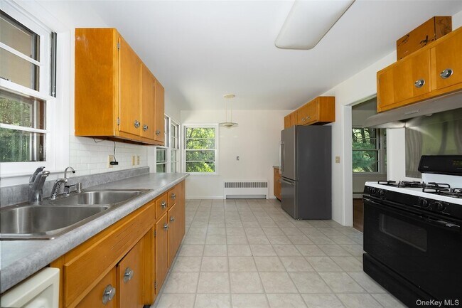 Foto del edificio - 2108-2110 New Hackensack Road Unit
