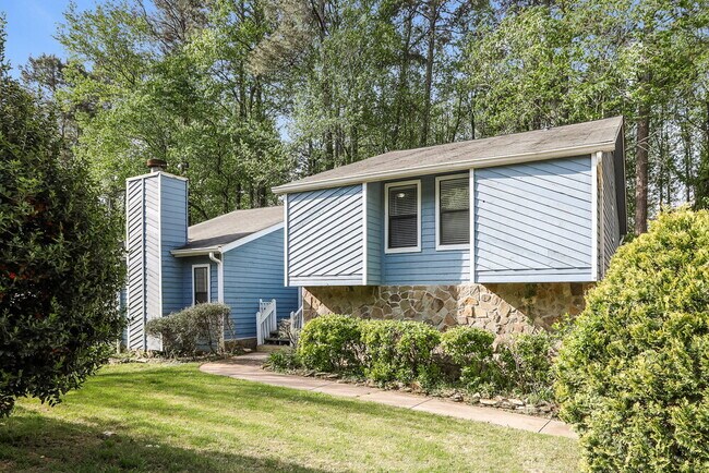 Foto del edificio - 6824 Creekwood Dr