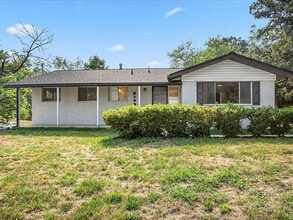 Building Photo - 6700 Cipriano Rd