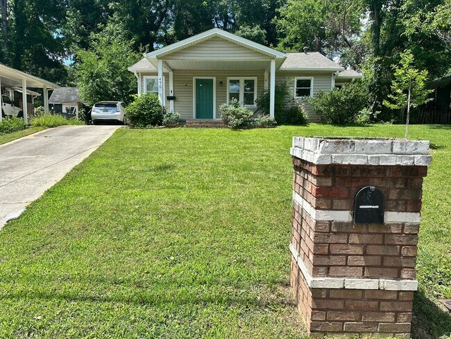 Building Photo - 490 Barnett Dr