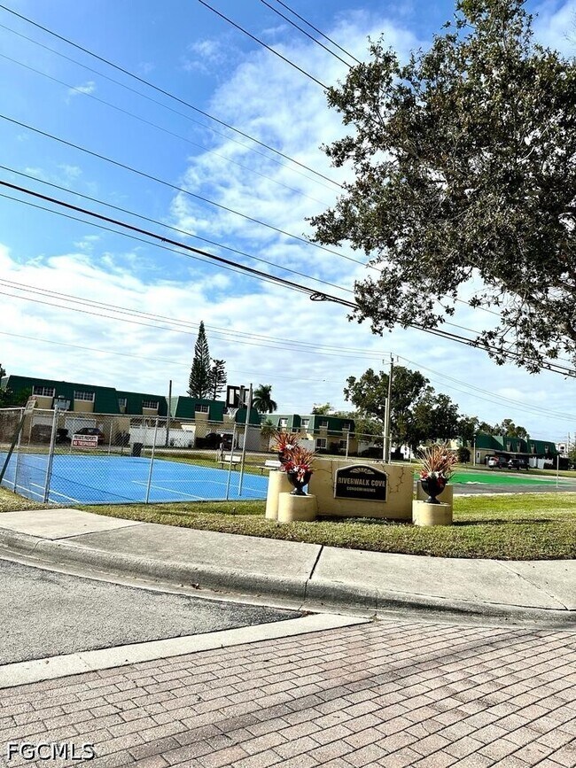 Foto del edificio - 5826 Whiting Ct