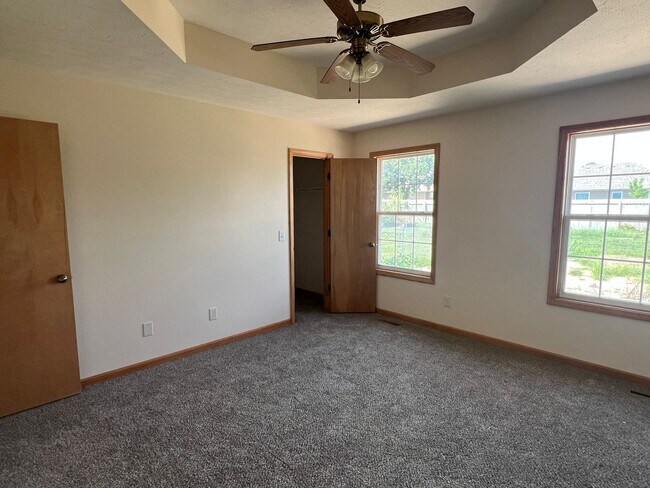 Building Photo - 2605 W Garton Rd