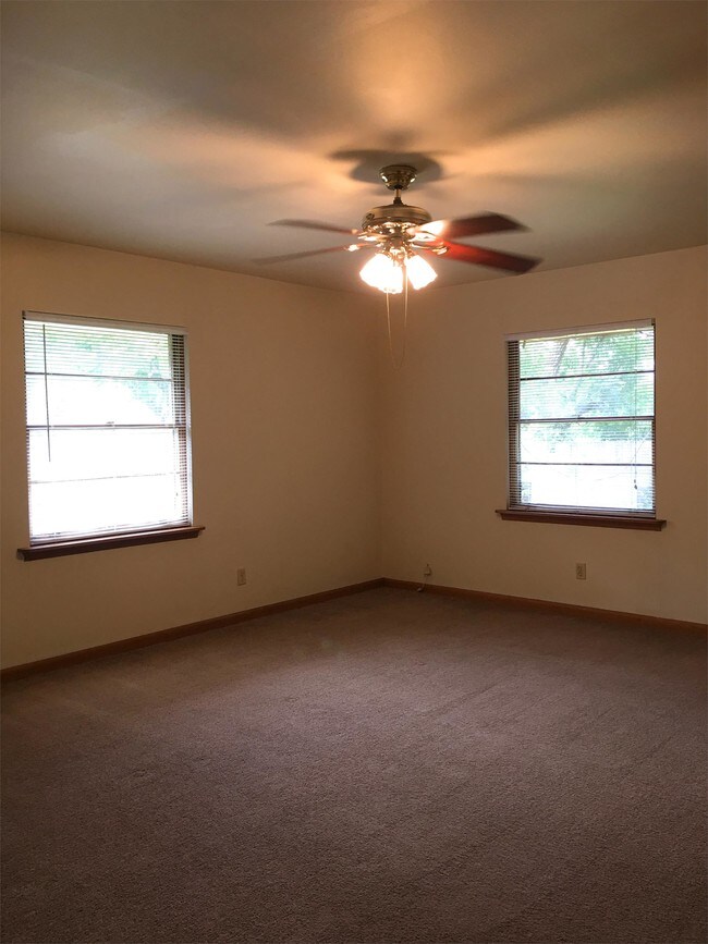 Foto del edificio - 2843 Guilford Ln