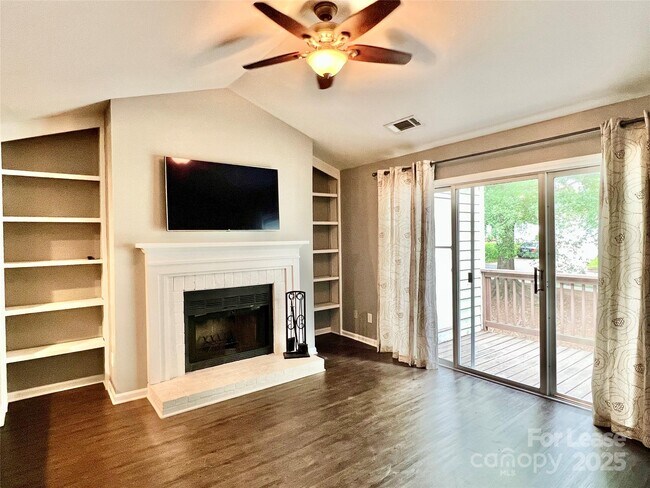 Foto del edificio - 3306 Selwyn Farms Ln