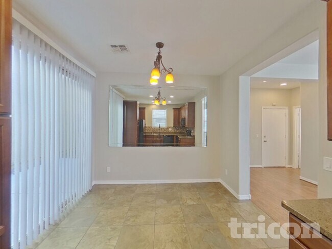 Foto del edificio - 451 S Hawes Rd