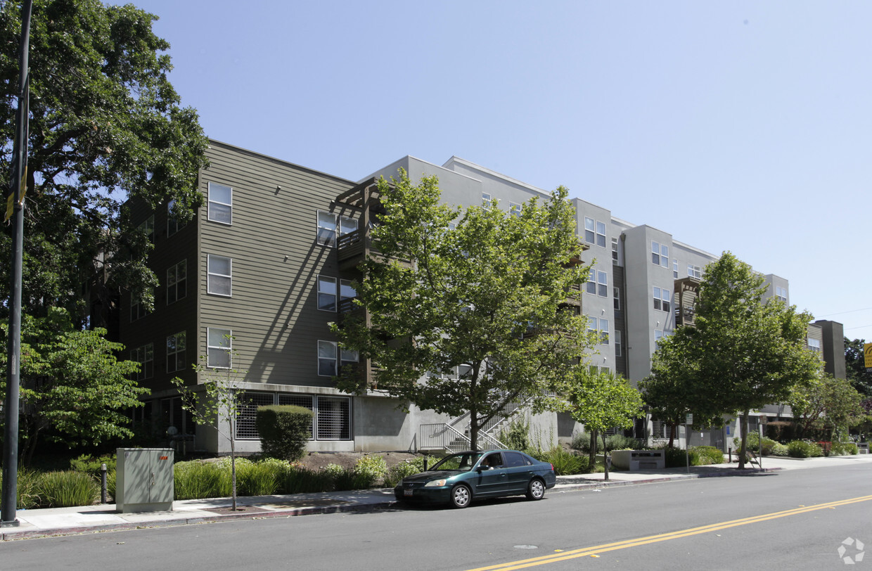 Foto principal - Coggins Square Apartments