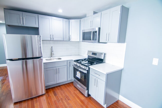 Building Photo - 737 Jerome St