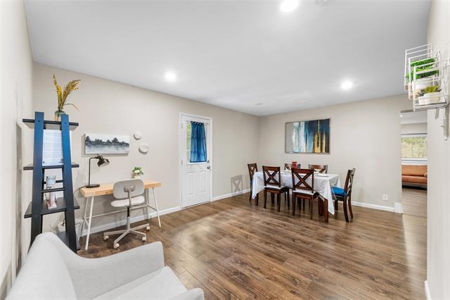 Foto del edificio - 2426 Cloverdale St