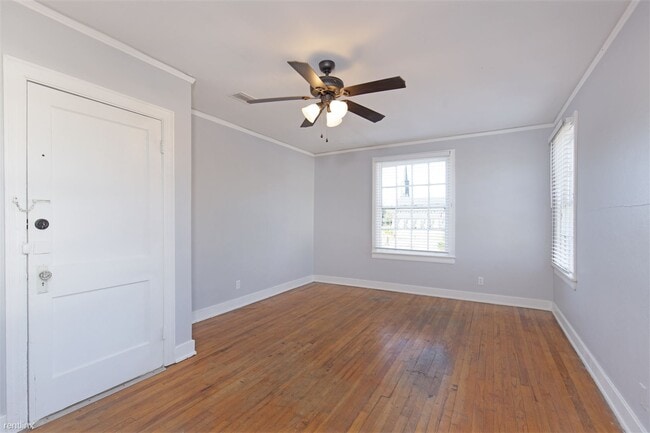 Building Photo - 2 br, 1 bath Duplex - 2 North Carlen Street b