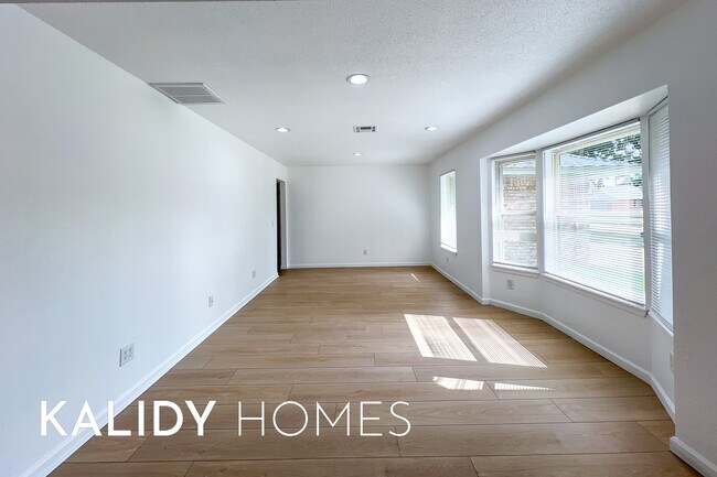 Foto del edificio - 3501 Baird Dr