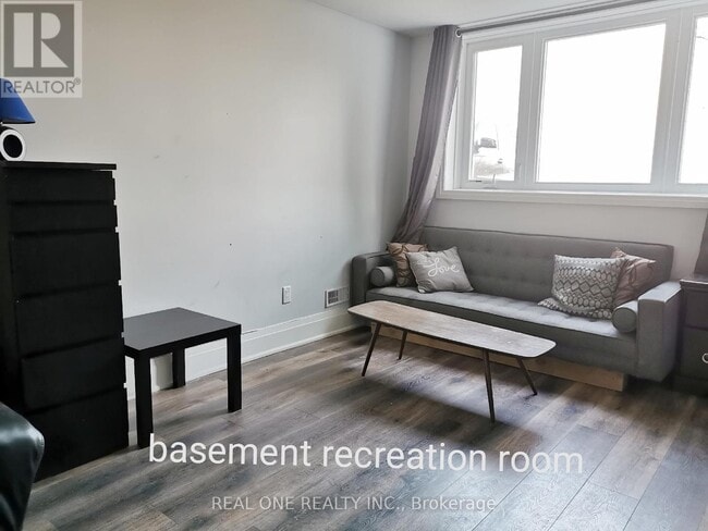 Photo du bâtiment - 62 Sunnypoint Crescent