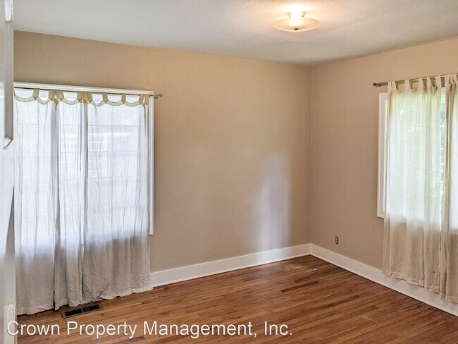 Building Photo - 2 br, 1 bath House - 2065 Cottage St SE