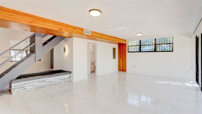 Foto del edificio - 6460 NW 2nd St