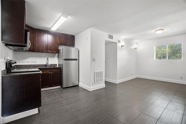 Foto del edificio - 37 SW 14th St