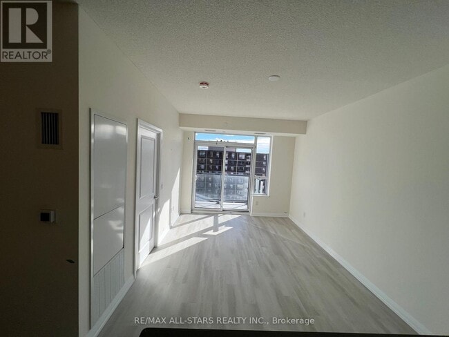 Photo du bâtiment - 3270 Sheppard Ave E