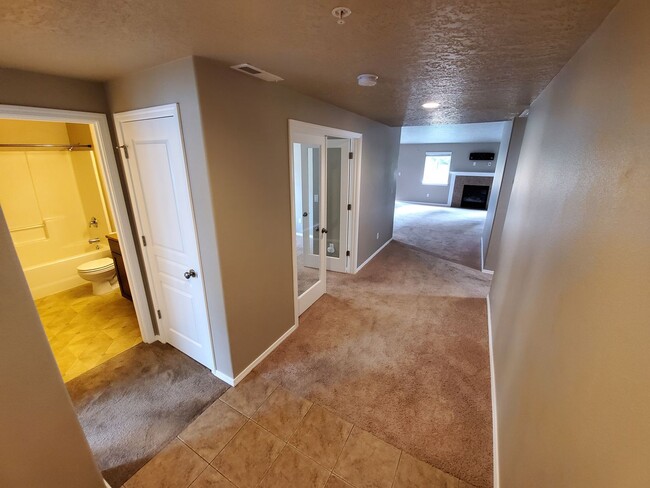 Building Photo - Spacious Three Bedroom Home in North Albany- Available Soon!