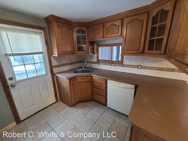 Building Photo - 4 br, 2 bath House - 273 South Road