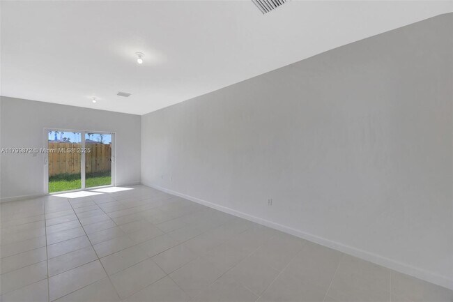 Foto del edificio - 2412 SE 29th St