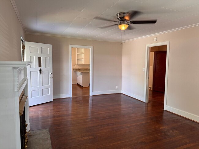 Foto del edificio - 2 BED, 1 BATH HOME LOCATED A FEW BLOCKS FROM DOWNTOWN ASHEBORO!