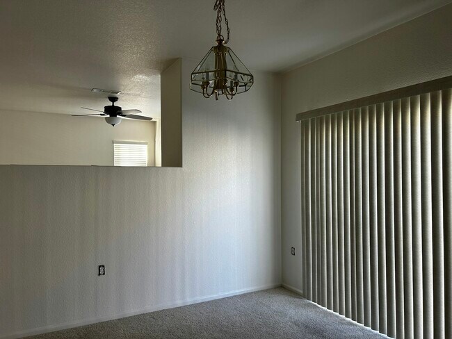 Foto del edificio - 12929 Grant Cir E