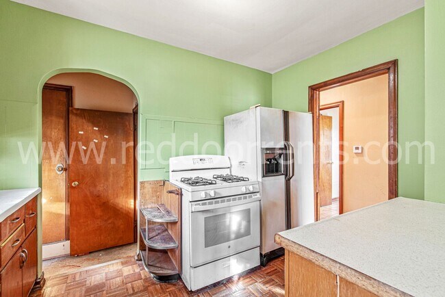 Foto del edificio - Charming 3-Bed Home with Separate Carriage Units in Indianapolis