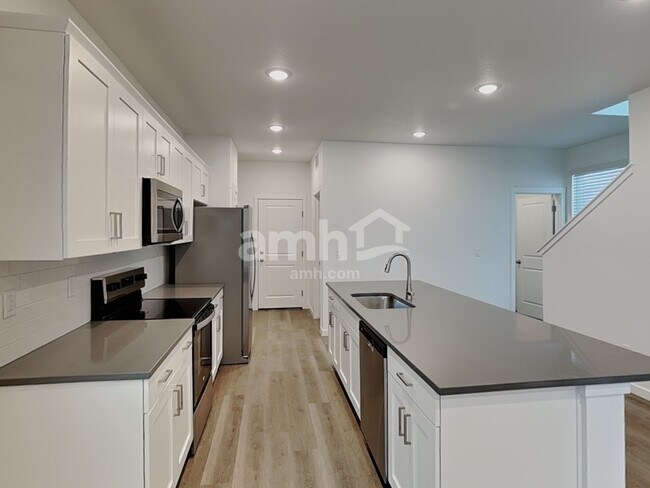 Building Photo - 350 N Addison Way