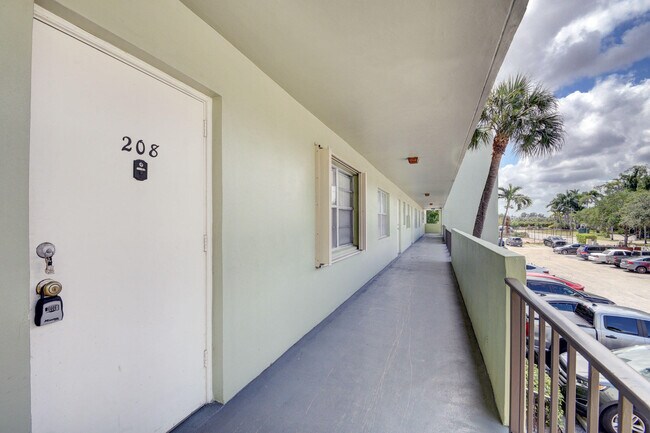 Building Photo - 1638 Embassy Dr