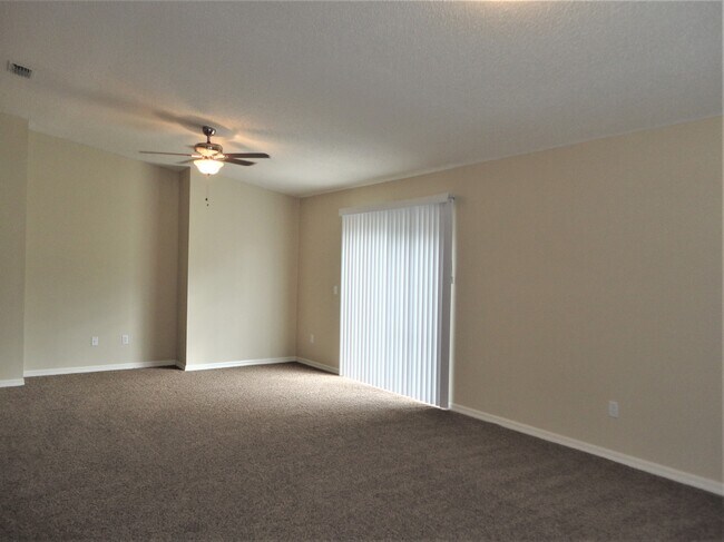 Foto del edificio - 18303 Elmhurst Lane