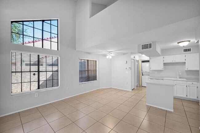 Building Photo - Mesa Loft townhome with 1 bedroom, loft an...