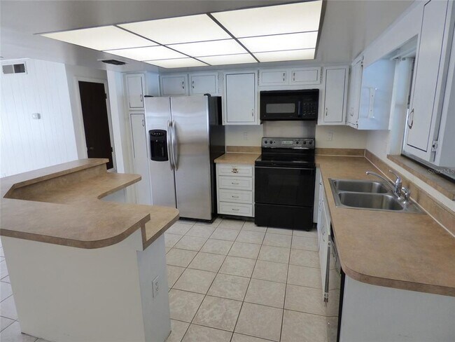 Building Photo - 6895 Tamarind Cir