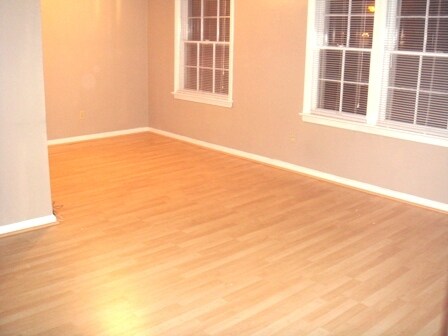 Comedor/Sala de estar - 13200 Fairhill Rd