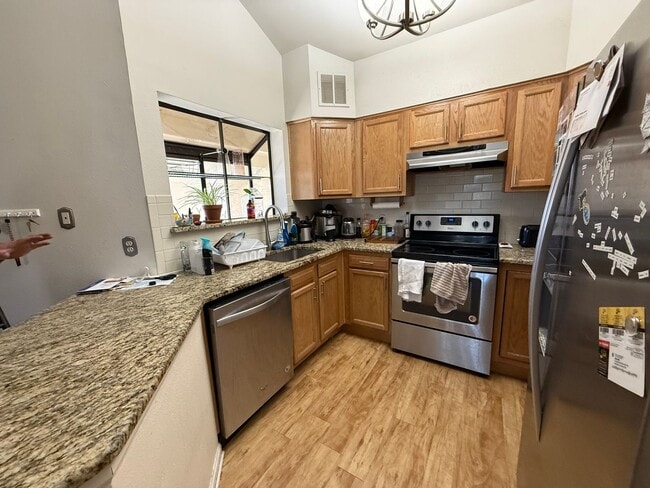 Building Photo - Stunning 2 Bed, 2 Bath Condo in Prime Boul...