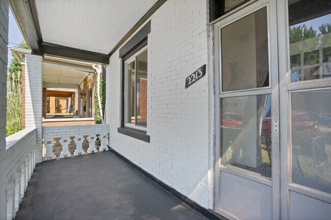 Foto del edificio - Newly Renovated 4 Bed, 2 Bath Home - Off-S...