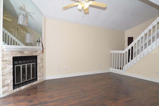 Foto del edificio - 9960 Moorings Dr