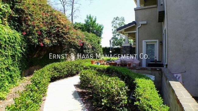 Building Photo - Beautiful 3 Bedroom 2 1/2 Bath Gated Home ...