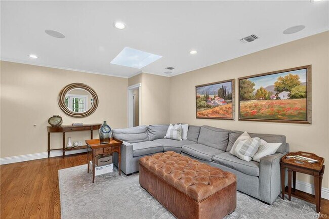 Building Photo - 456 30th St