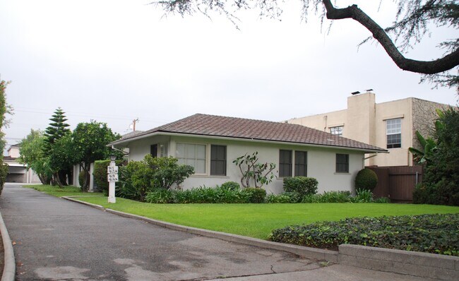 Foto del edificio - 917 W Huntington Dr