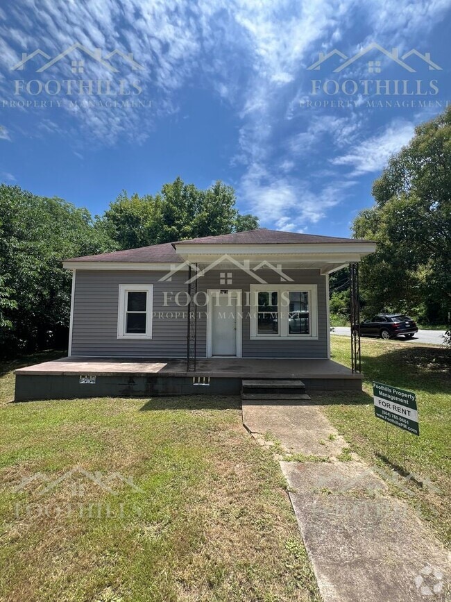 Building Photo - 302 Dickens Ave