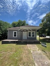 Building Photo - 302 Dickens Ave