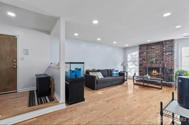 Living room - 284 Willowbrook Dr
